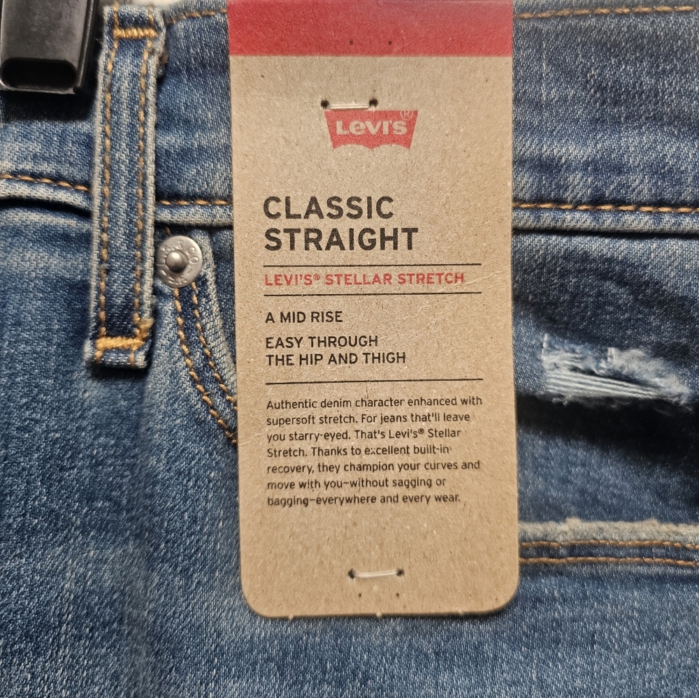 Levi’s Classic Straight Jeans Women’s 22W Light Blue Denim NWT Plus Size - Picture 2 of 12
